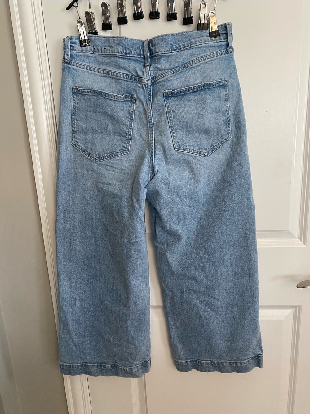 GAP Women’s Wide Leg Crop Jeans - Picture 2 of 3